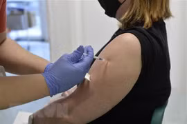 WHO: Tiêm vaccine COVID-19 mũi thứ 4 bảo vệ tốt cho người nguy cơ cao