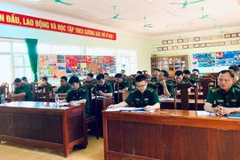 Quán triệt các nghị quyết và tổ chức sinh hoạt chính trị chuyên đề "Tự soi, tự sửa"