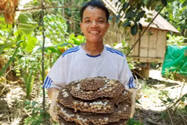 Chàng trai Cơ Tu nghỉ học Bách khoa về kể chuyện núi rừng qua mạng xã hội