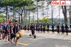 Quảng bá văn hóa qua diễn tấu cồng chiêng