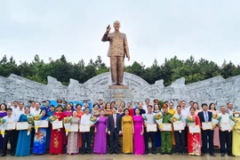 Biểu dương 14 tập thể, cá nhân điển hình làm theo gương Bác của phường Diên Hồng