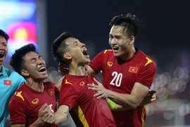 Hùng Dũng tỏa sáng, U23 Việt Nam rộng cửa vào bán kết