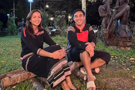 H'Hen Niê dẫn Quyền Linh thăm "cơ ngơi", tiết lộ chuyện suýt lấy trai làng