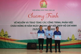 Hội đồng Đội tỉnh Gia Lai tặng nhiều phần quà cho thiếu nhi có hoàn cảnh khó khăn