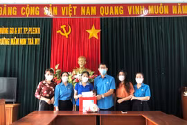 Pleiku tặng 29 suất quà cho đoàn viên Công đoàn, người lao động