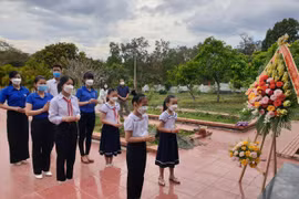 Tượng Bác trong rừng khộp