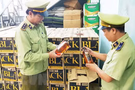 Quảng Bình bắt vụ vận chuyển rượu lậu lớn nhất từ trước đến nay