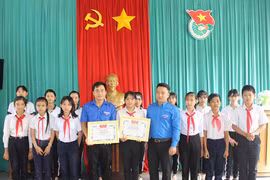 Gia Lai: Tặng bằng khen gương người tốt-việc tốt tiêu biểu tháng 9