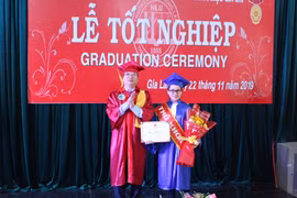 Trao bằng tốt nghiệp cho 70 sinh viên