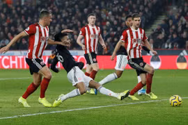 8 phút bùng nổ, Man United hòa cay đắng ở Sheffield