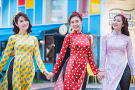 Áo dài - Di sản văn hóa bị bỏ quên?