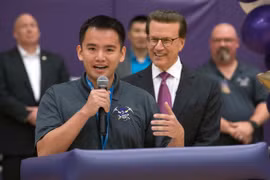 Thầy giáo người Mỹ gốc Việt được trao 'Oscar giáo dục': Tôi chỉ muốn được gọi là thầy giáo!