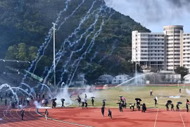 Việt Nam hỗ trợ đưa 5 sinh viên ở Hong Kong về nước