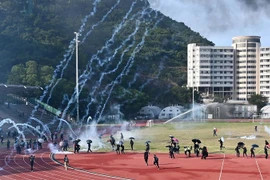 Việt Nam hỗ trợ đưa 5 sinh viên ở Hong Kong về nước