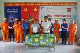 Thắp sáng đường quê