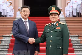 Bộ trưởng Bộ Quốc phòng Mông Cổ thăm chính thức Việt Nam