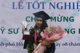 Học sinh chuyên văn tốt nghiệp thủ khoa ngành kỹ thuật