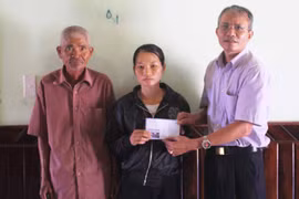 Trao hơn 60 triệu đồng cho nhân vật chuyên mục "Kết nối & sẻ chia"