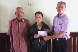 Trao hơn 60 triệu đồng cho nhân vật chuyên mục "Kết nối & sẻ chia"