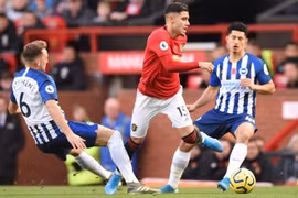 Ngoại hạng Anh: Thắng dễ Brighton, M.U tìm đường trở lại tốp đầu
