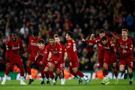 Liverpool hạ Arsenal ở trận cầu siêu kịch tính có đến 10 bàn thắng