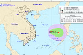 Áp thấp nhiệt đới gây mưa dông, gió giật cấp 8-9 ở Biển Đông