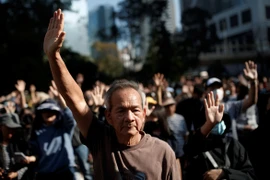 Người già, học sinh lại xuống đường hát 'Vinh quang cho Hong Kong'