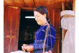 Người Bahnar ăn trầu