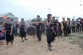 Bi Yông khởi sắc