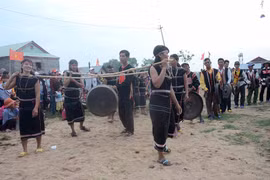 Bi Yông khởi sắc