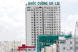 Quốc Cường Gia Lai có 3 triệu USD, Cường Đô la và Đàm Thu Trang xuyên Việt bằng siêu xe