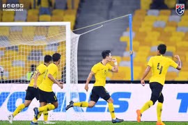 Malaysia 'lội ngược dòng' thắng Thái Lan trên sân nhà