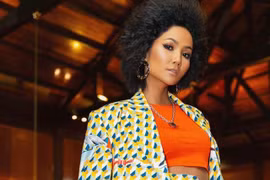 H'Hen Niê tiếp tục gây chú ý với hình ảnh khác lạ