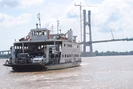 Trăm năm lái phà đưa đón khách sang sông