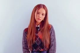 Jisoo - Blackpink đẹp huyền bí trên bìa tạp chí