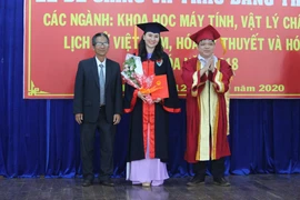 Trao bằng thạc sĩ cho 64 học viên