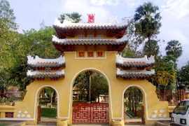 Bắt nghi can trộm trái châu gần 100 tuổi tại Lăng Ông - Bà Chiểu