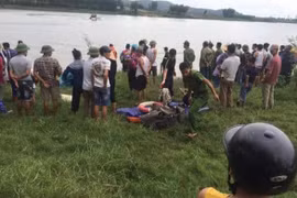 Cô gái bị rơi xuống sông, tài xế xe tải nhảy xuống cứu, cả hai tử vong