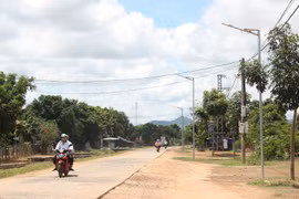 Ia Lâu: "Gom nắng" thắp sáng đường quê