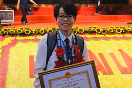 Nữ sinh 'trượt đại học' thành... thủ khoa tốt nghiệp