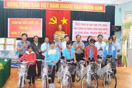 Tặng 20 chiếc xe đạp cho học sinh nghèo xã Ia Ko