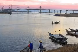 Rủ nhau đi câu cá, 3 cháu nhỏ 6-8 tuổi chết đuối thương tâm