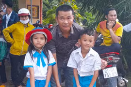 Tặng 400 phần quà cho học sinh nghèo huyện Phú Thiện