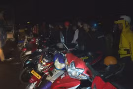 Bắt giữ gần 300 thanh thiếu niên, học sinh tụ tập đua xe