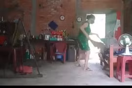 Cụ bà bị con gái đánh đập, đổ phân lên đầu ở Long An: Kết quả điều tra ban đầu