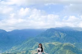 Bạn gái Quang Hải mặc bikini, khoe chân dài nóng bỏng đốn tim fan hâm mộ