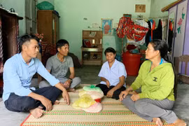 Hũ gạo tiết kiệm của Đảng ủy xã Ia Tul