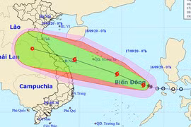 Bão cách Hoàng Sa 750km, biển Bình Thuận - Cà Mau mưa dông