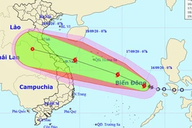 Bão cách Hoàng Sa 750km, biển Bình Thuận - Cà Mau mưa dông