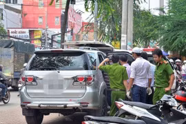 Đôi nam nữ tử vong bất thường trong ôtô đang nổ máy